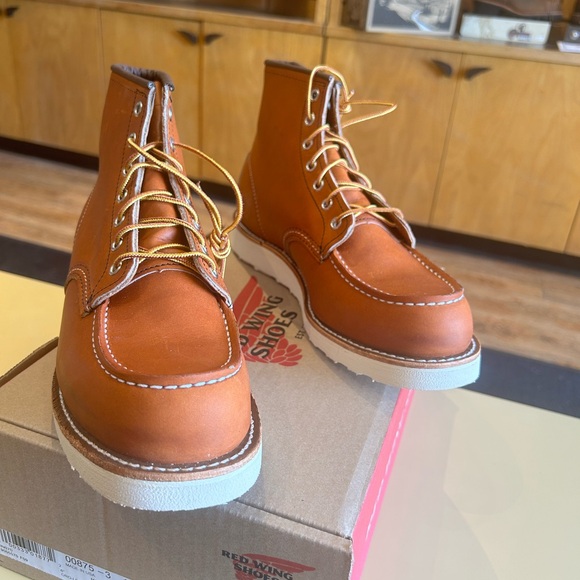 Red Wing Boots BRAND NEW! - Picture 2 of 4